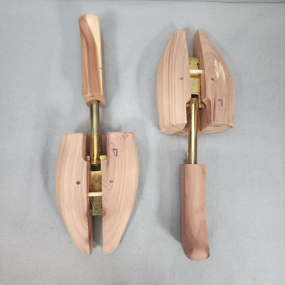 Vintage Men"s Cedar Wood Shoe Trees Men's Stretchers Forms Pair Split toe - Picture 3 of 7